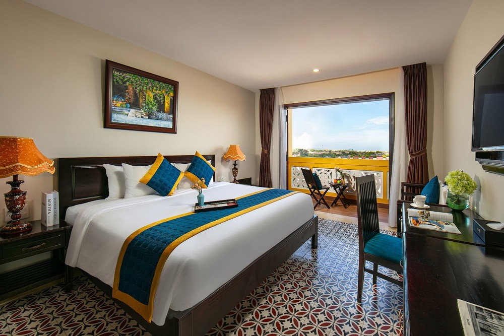 Suite Double/Twin with Panoramic View & Balcony